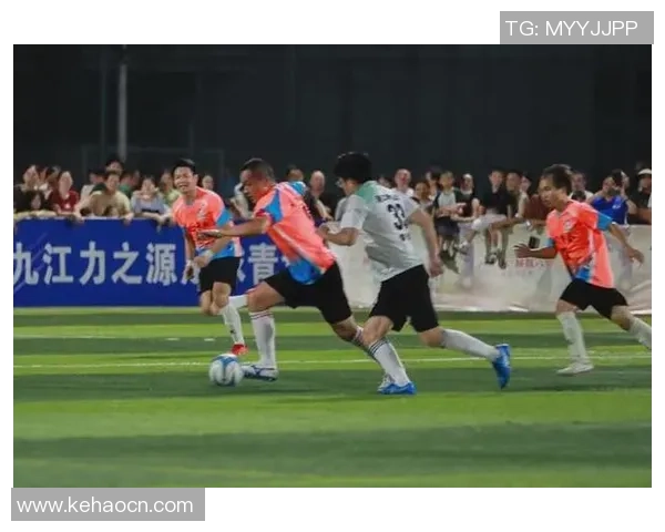 足球巨星跨界篮球赛场演绎力量与技巧的激情碰撞盛宴